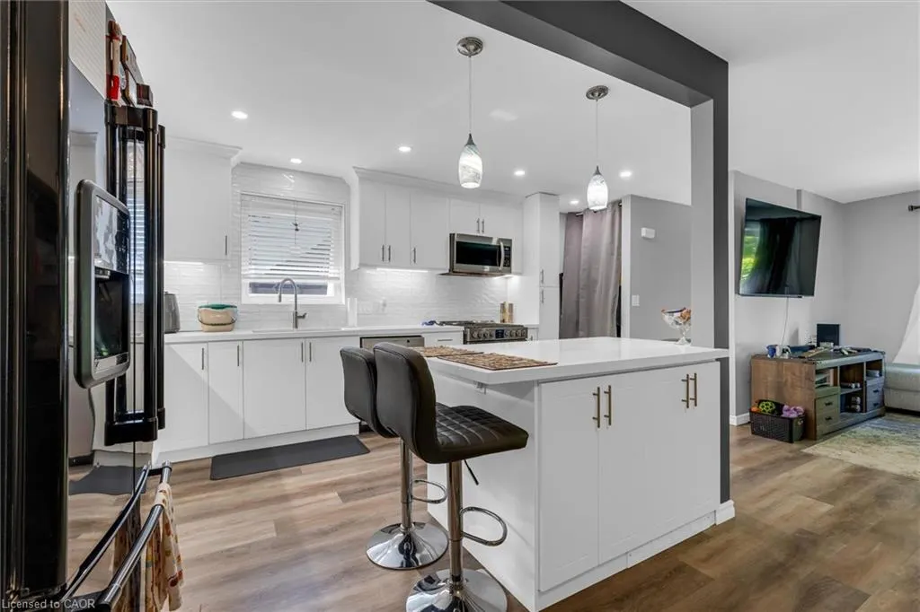 110 Graystone Crescent