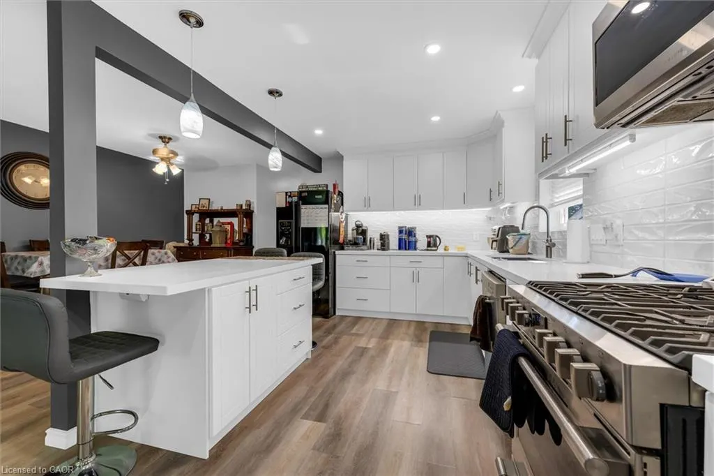 110 Graystone Crescent