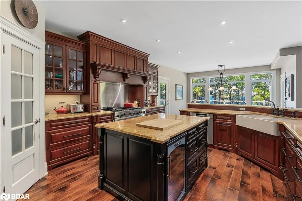 1220 Shoreview Drive