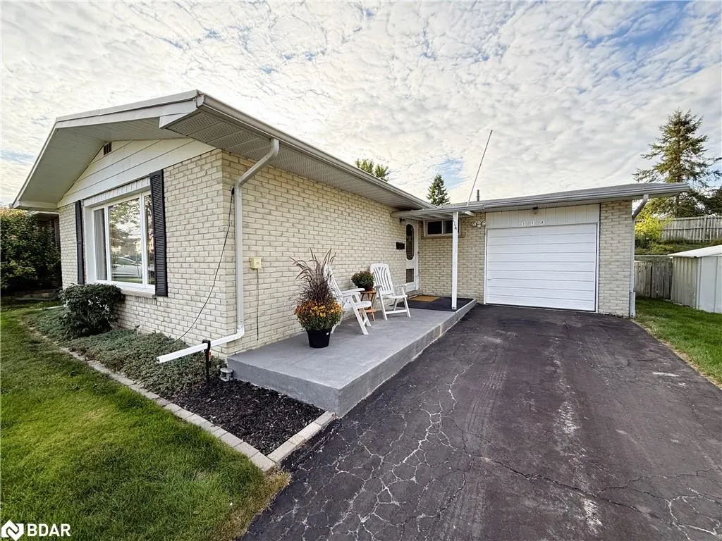 114 Daphne Crescent