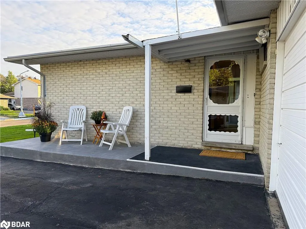 114 Daphne Crescent