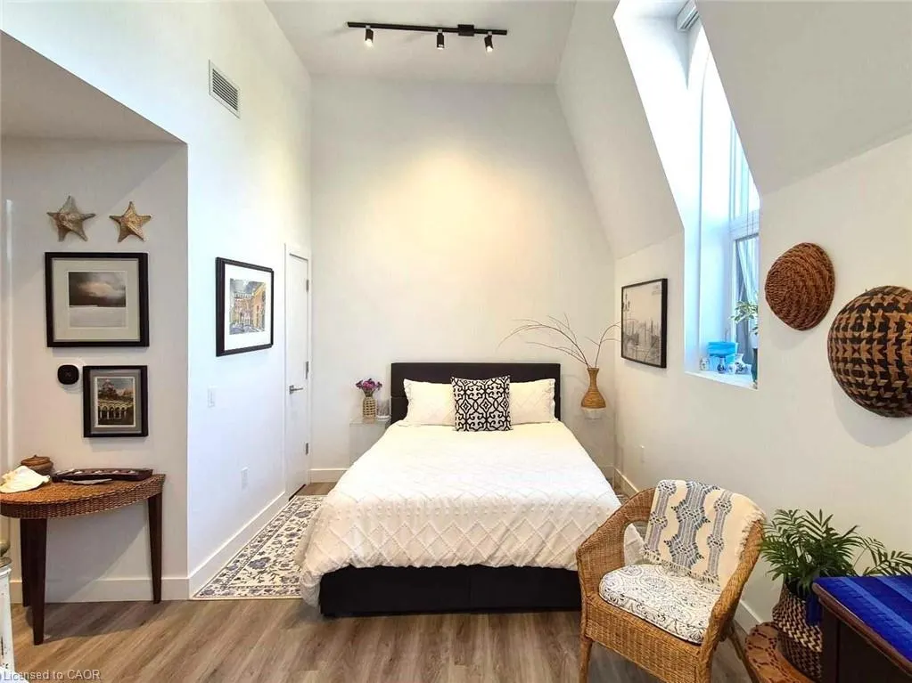75 Huron Street, #304 - STUDIO