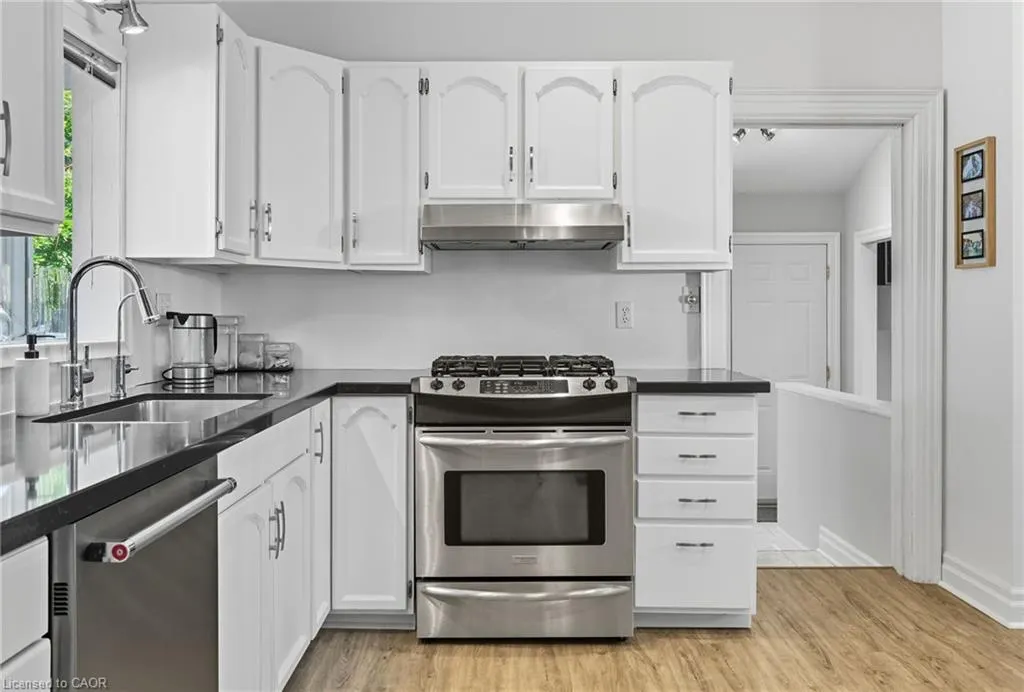 33 Broadway Avenue