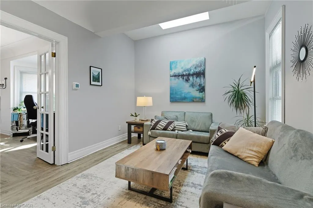 33 Broadway Avenue