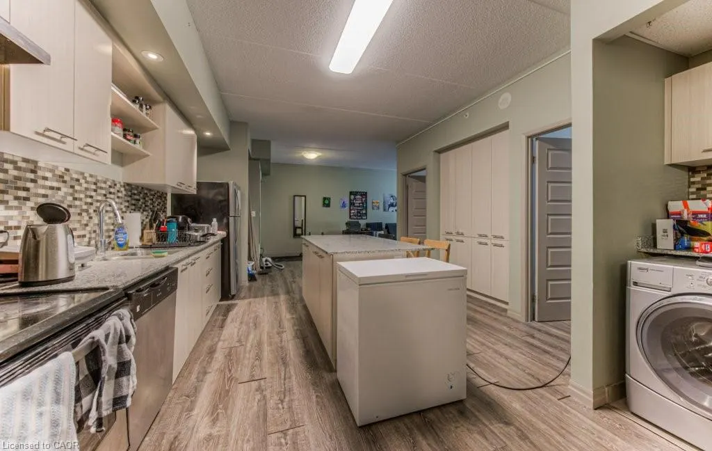 8 Hickory Street W, #304