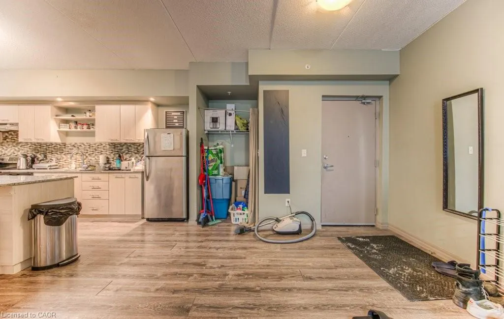 8 Hickory Street W, #304