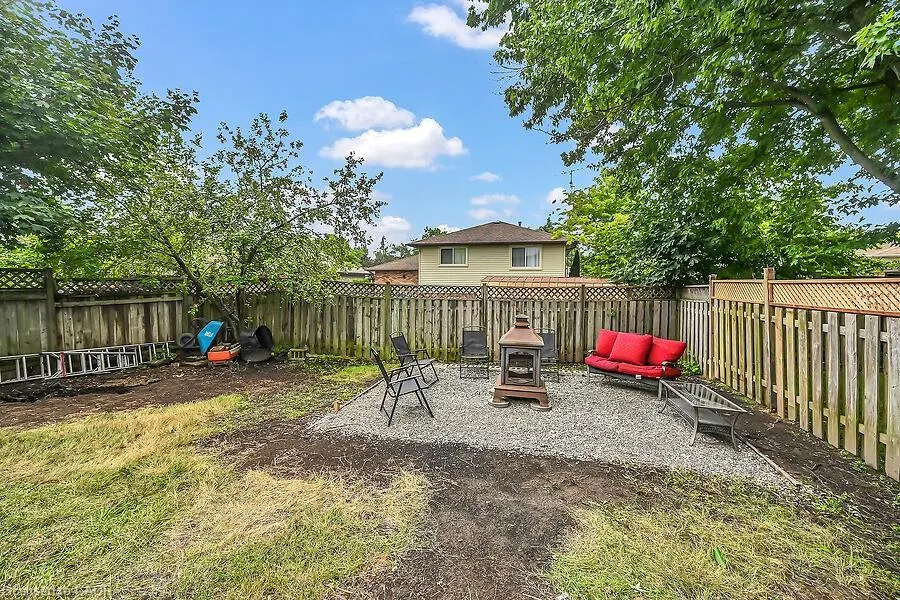 44 Ravine Crescent