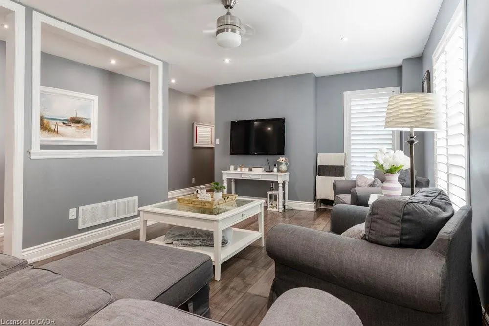 15 Buttercup Crescent