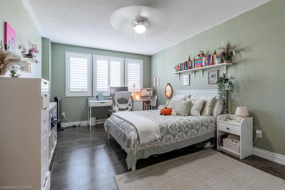 15 Buttercup Crescent