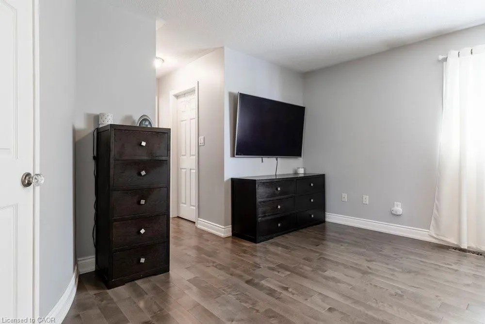 15 Buttercup Crescent