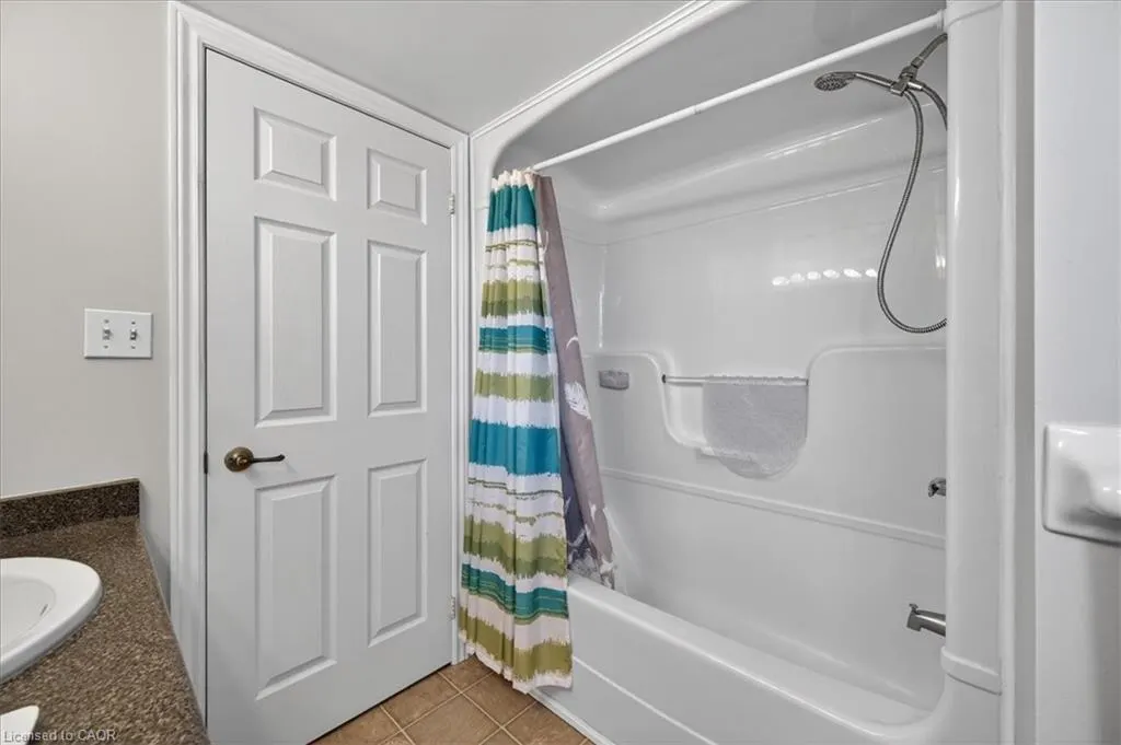 2055 Appleby Line, #402