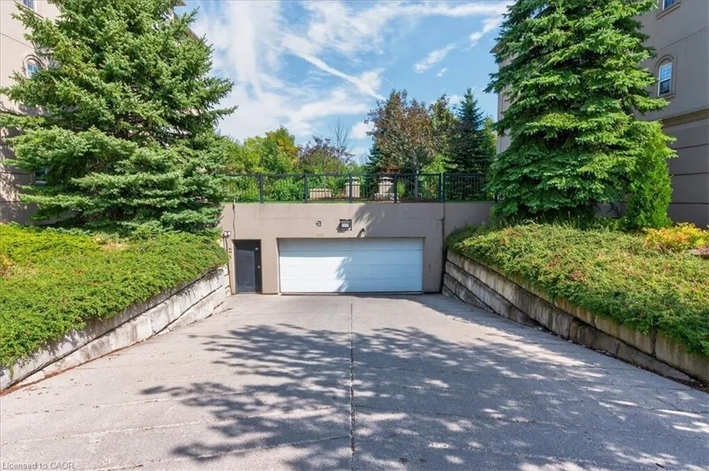 2055 Appleby Line, #402