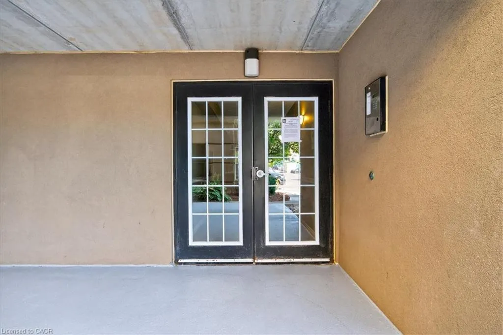 2055 Appleby Line, #402