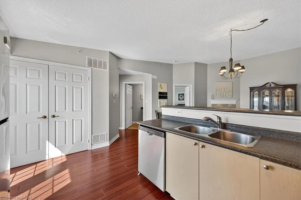 2055 Appleby Line, #402