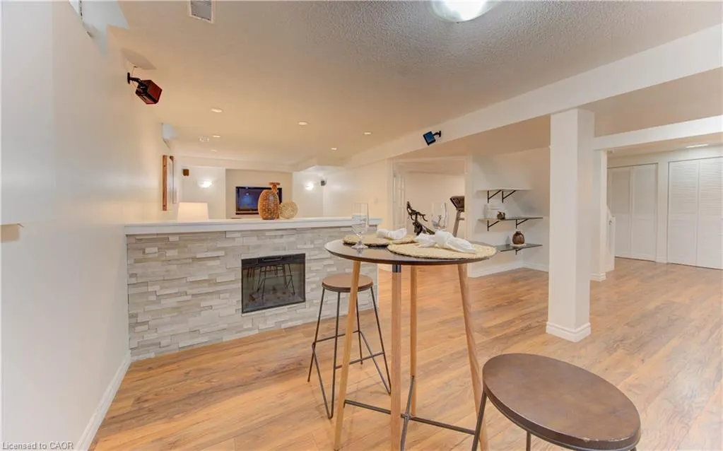 43 Winding Way