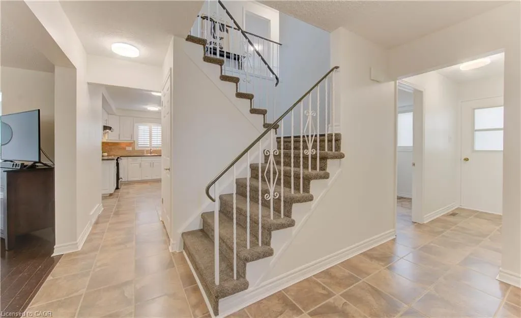 43 Winding Way