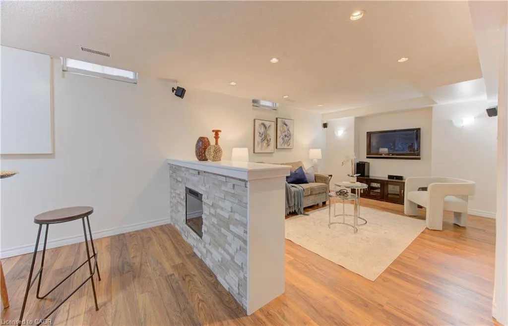 43 Winding Way