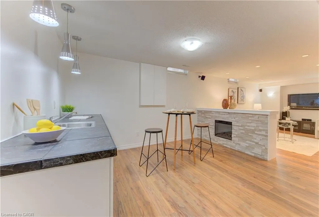 43 Winding Way
