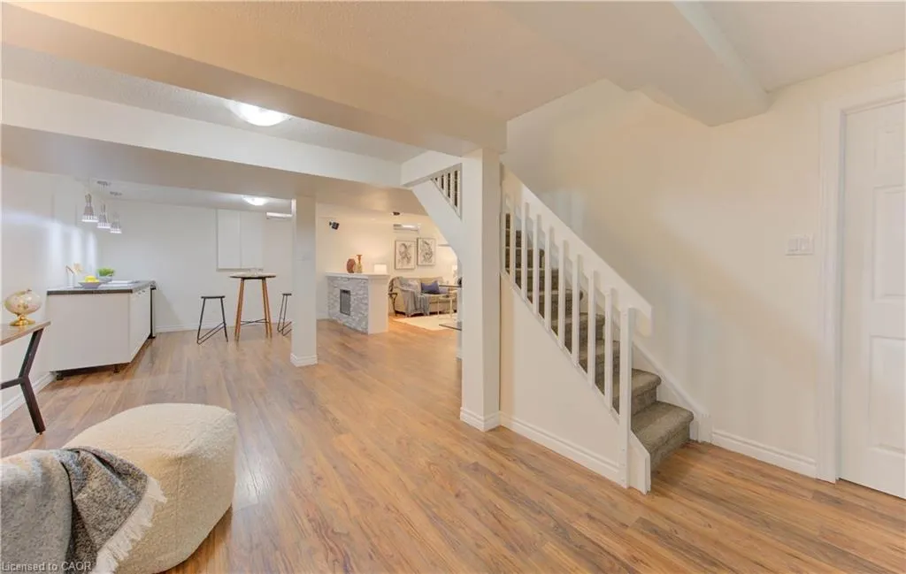 43 Winding Way