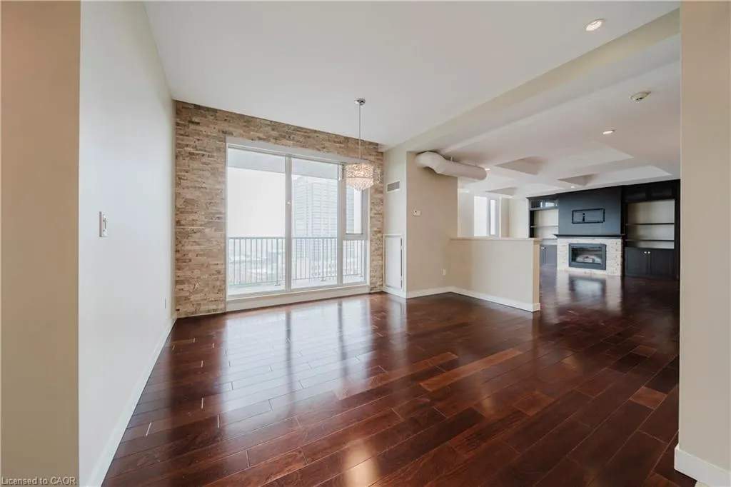 191 King Street S, #1306