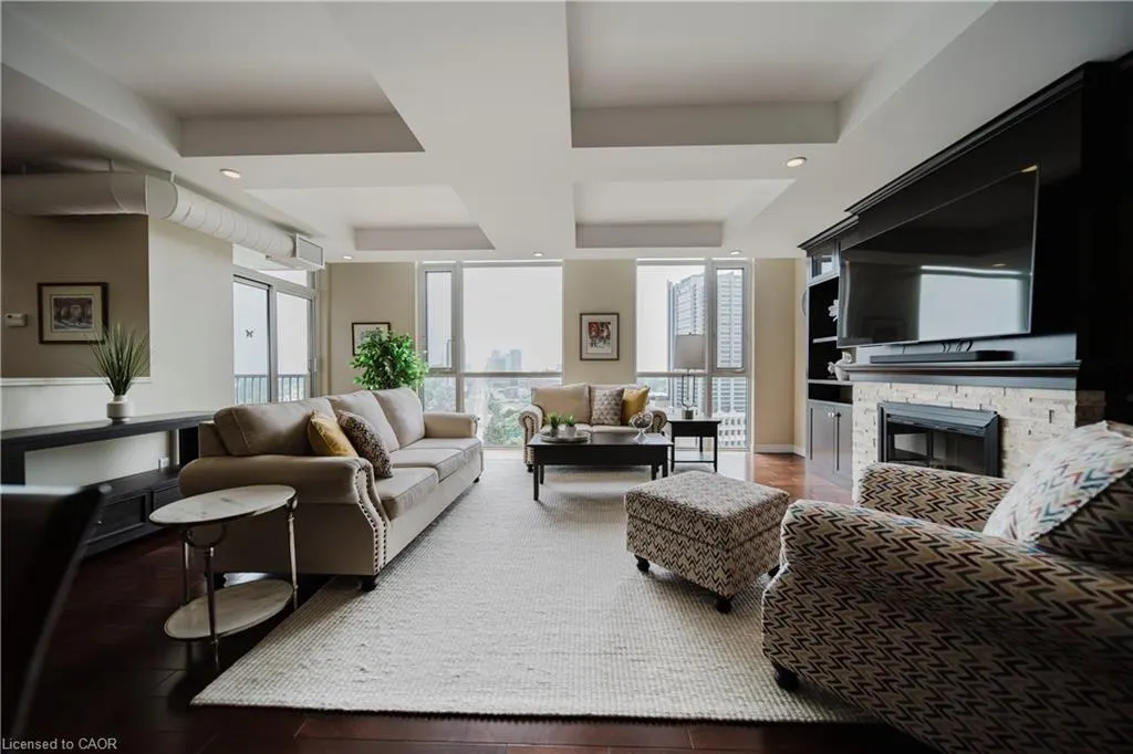 191 King Street S, #1306