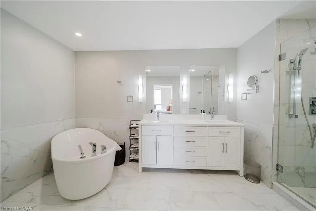 191 King Street S, #1306