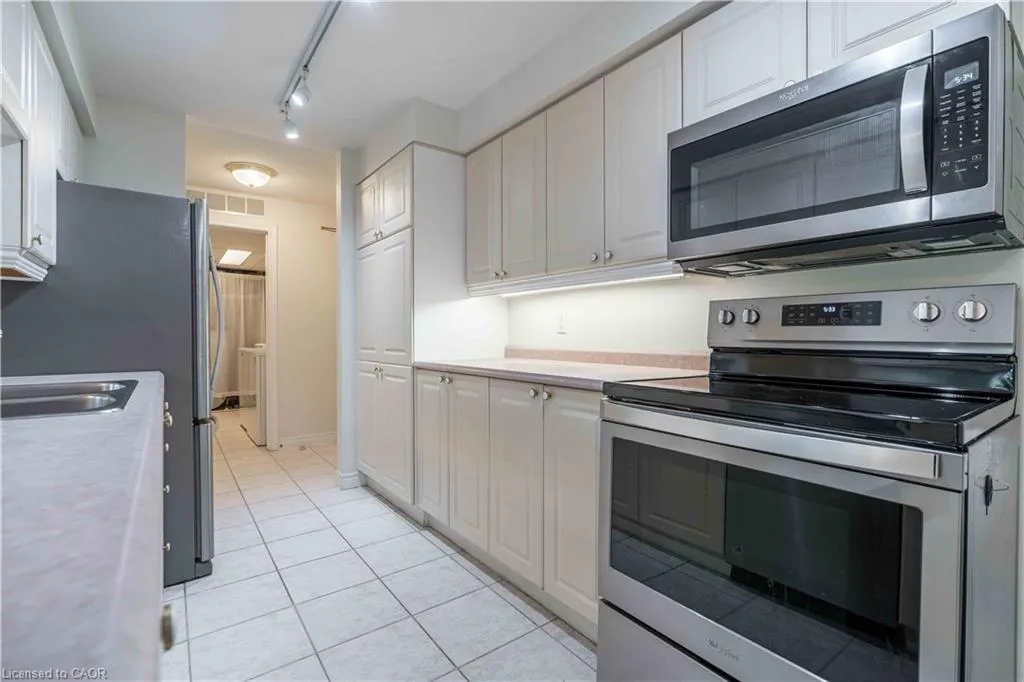 980 Golf Links Road, #207