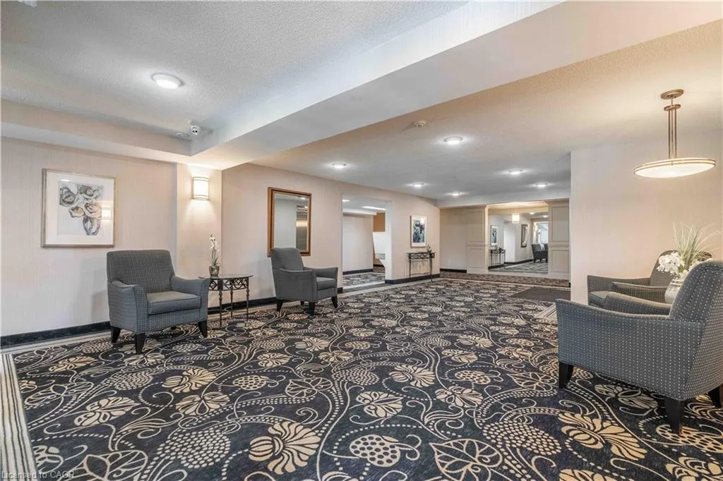 980 Golf Links Road, #207