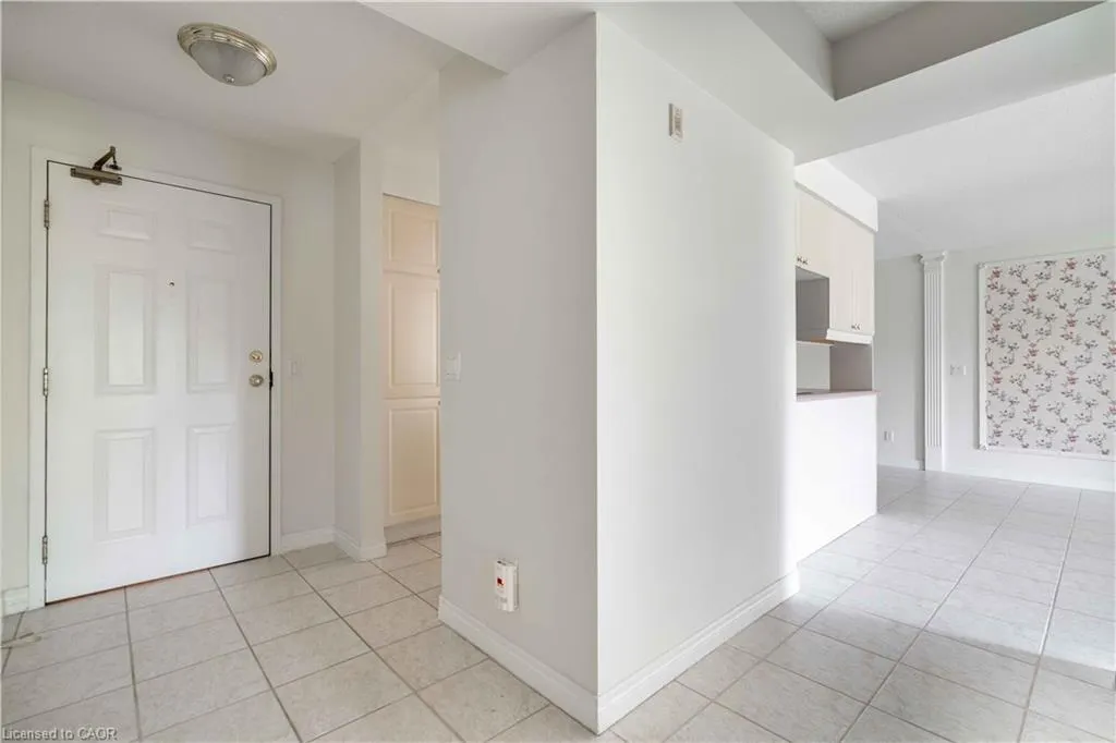 980 Golf Links Road, #207