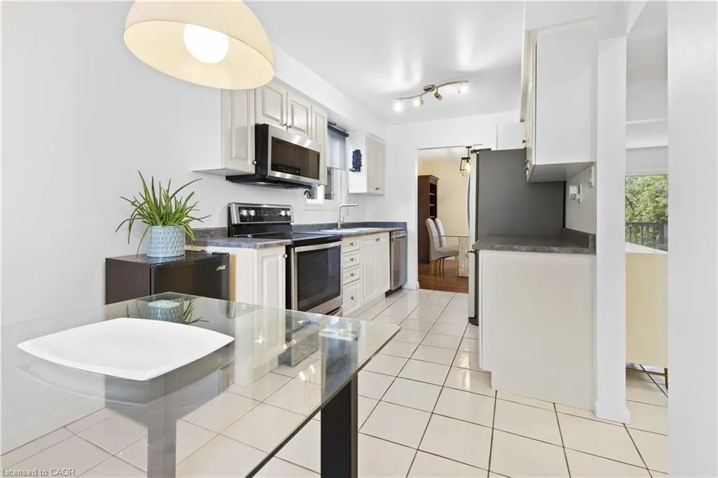 79 Adis Avenue