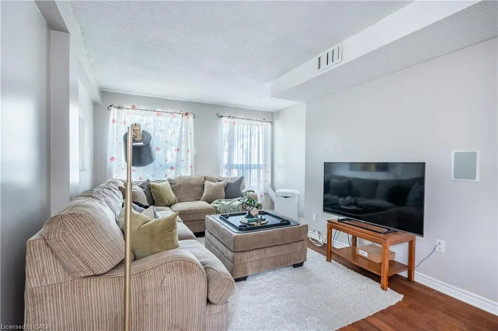4872 Valley Way, #101