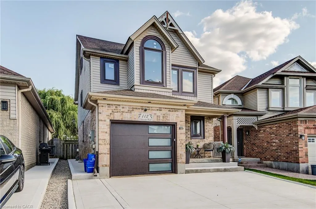 112 Amanda Walk