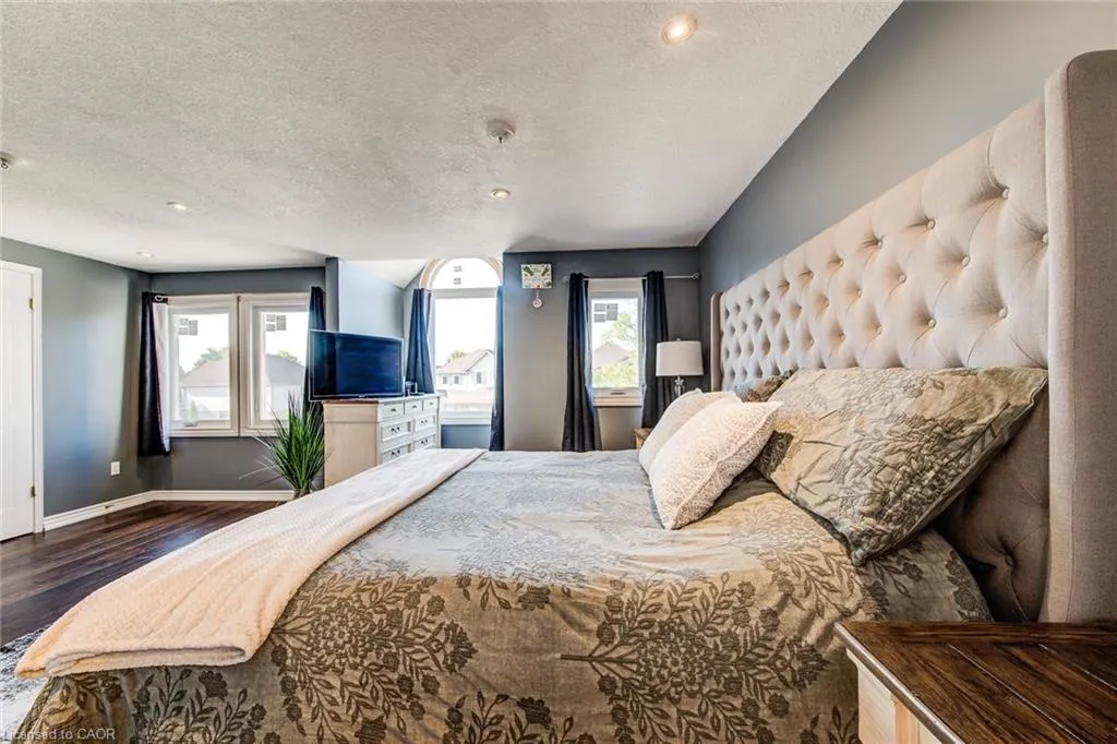 112 Amanda Walk