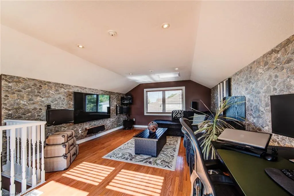 112 Amanda Walk