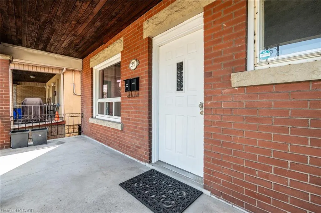 39 Connaught Avenue N