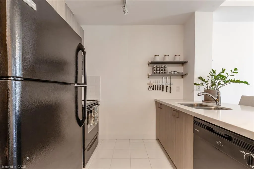 85 Robinson Street, #1010