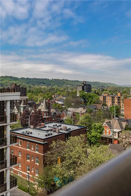 85 Robinson Street, #1010