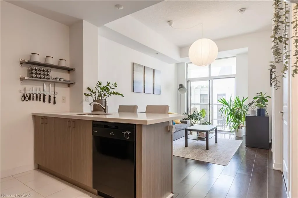 85 Robinson Street, #1010