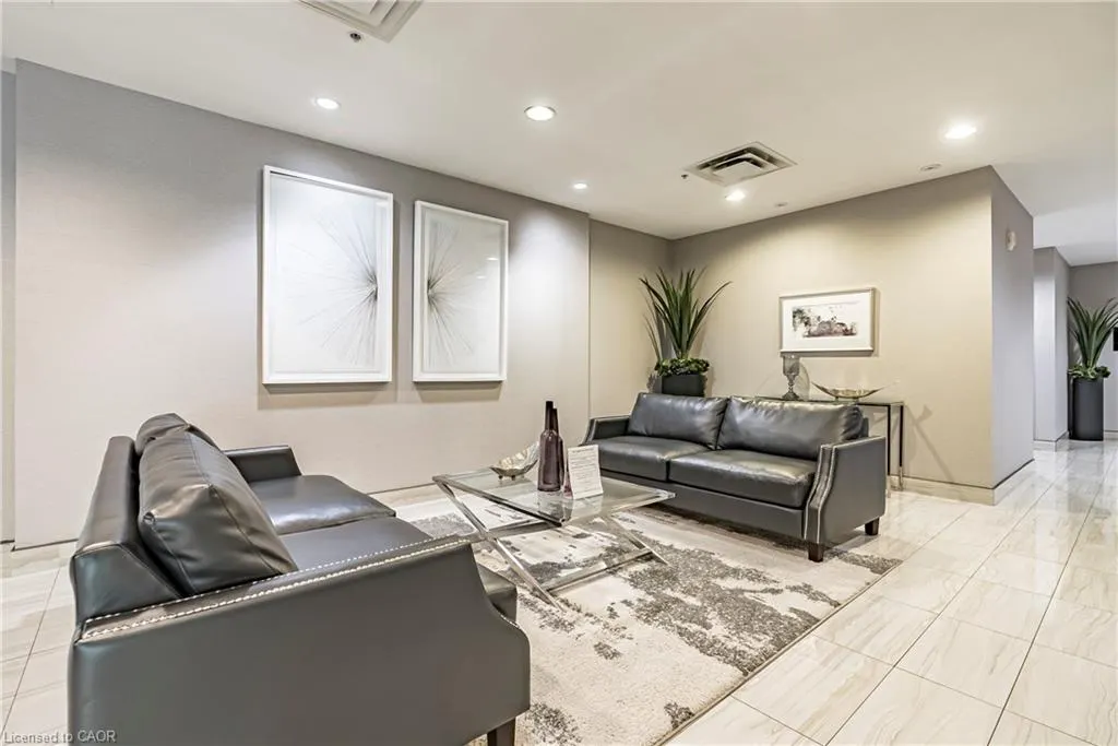 85 Robinson Street, #1010