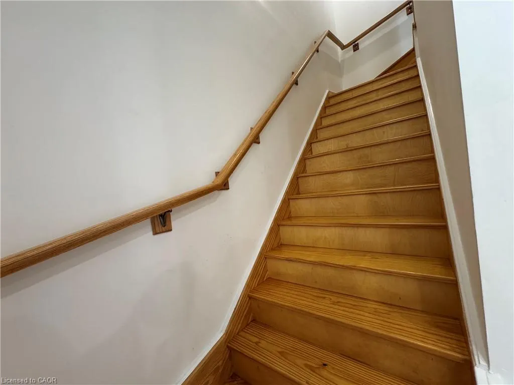 8196 Mcleod Road, #2 Upper