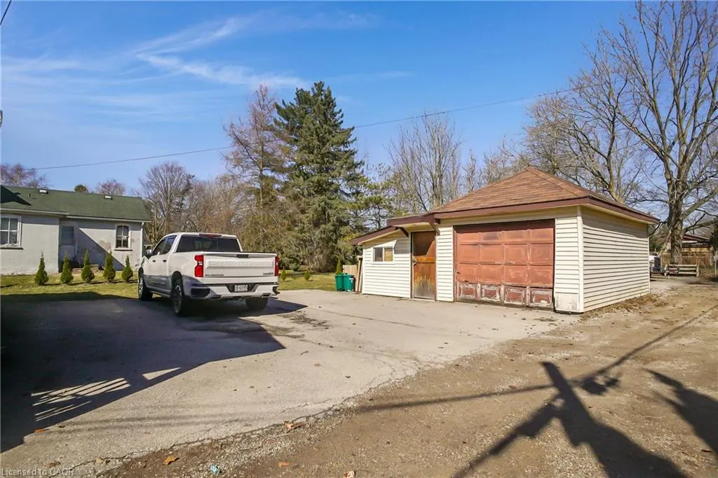 17 Shaw Avenue W