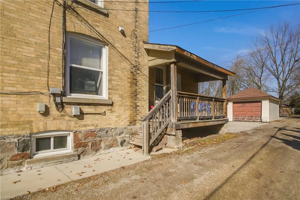 17 Shaw Avenue W