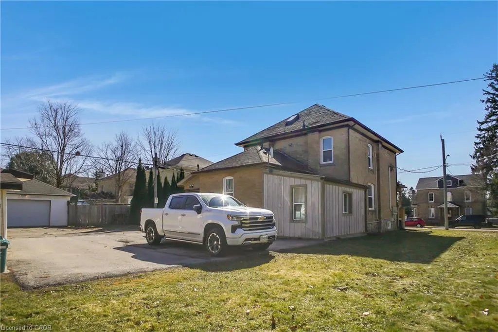 17 Shaw Avenue W