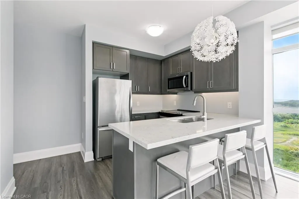 450 Dundas Street E, #902