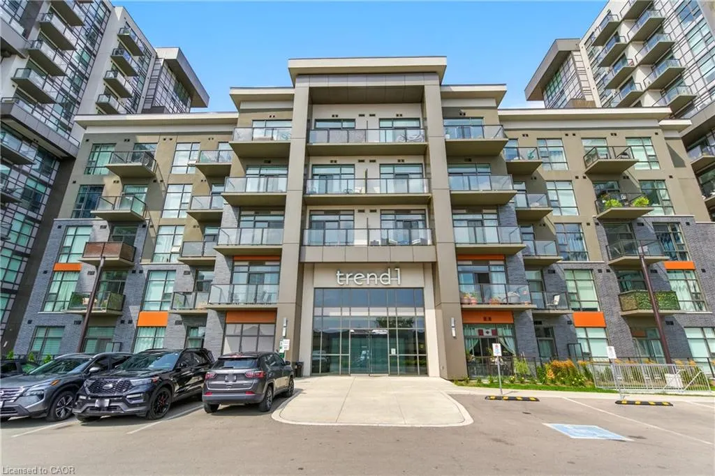 450 Dundas Street E, #902