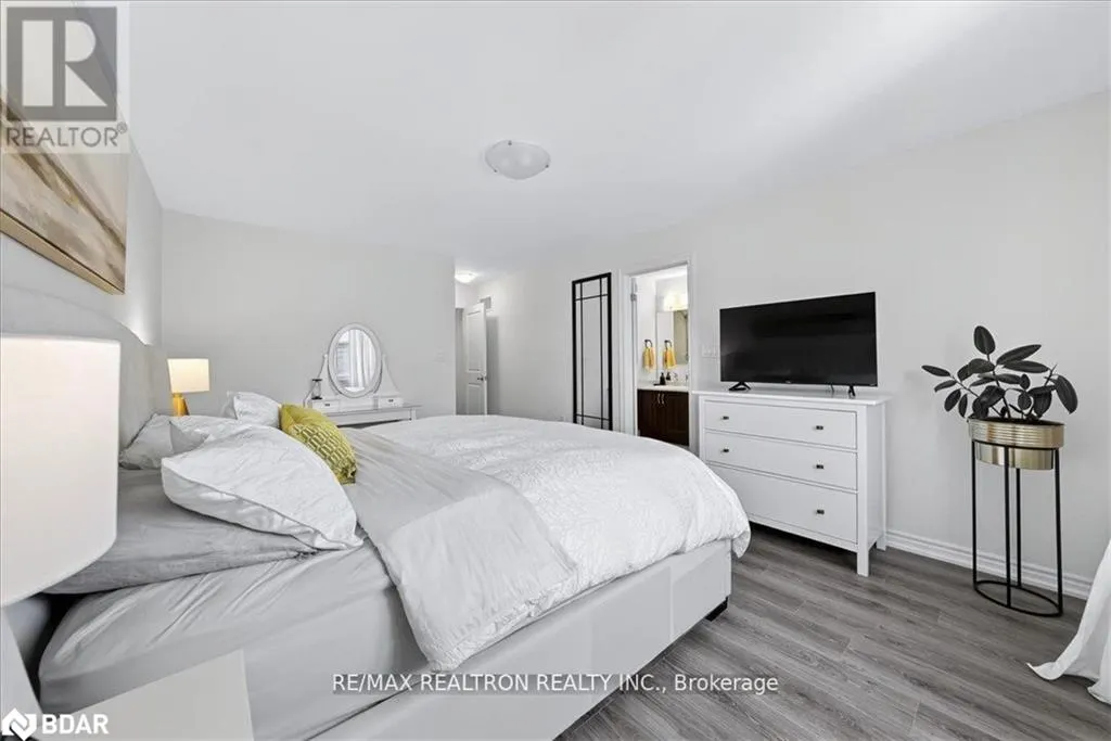 84 Ferragine Crescent
