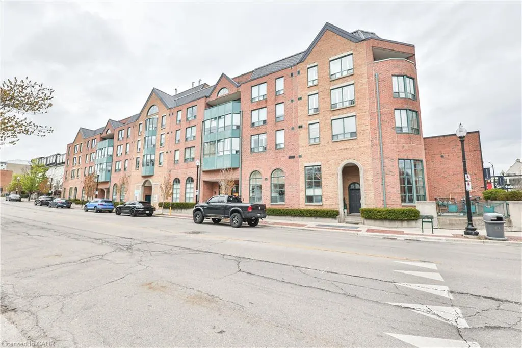185 Robinson Street, #404