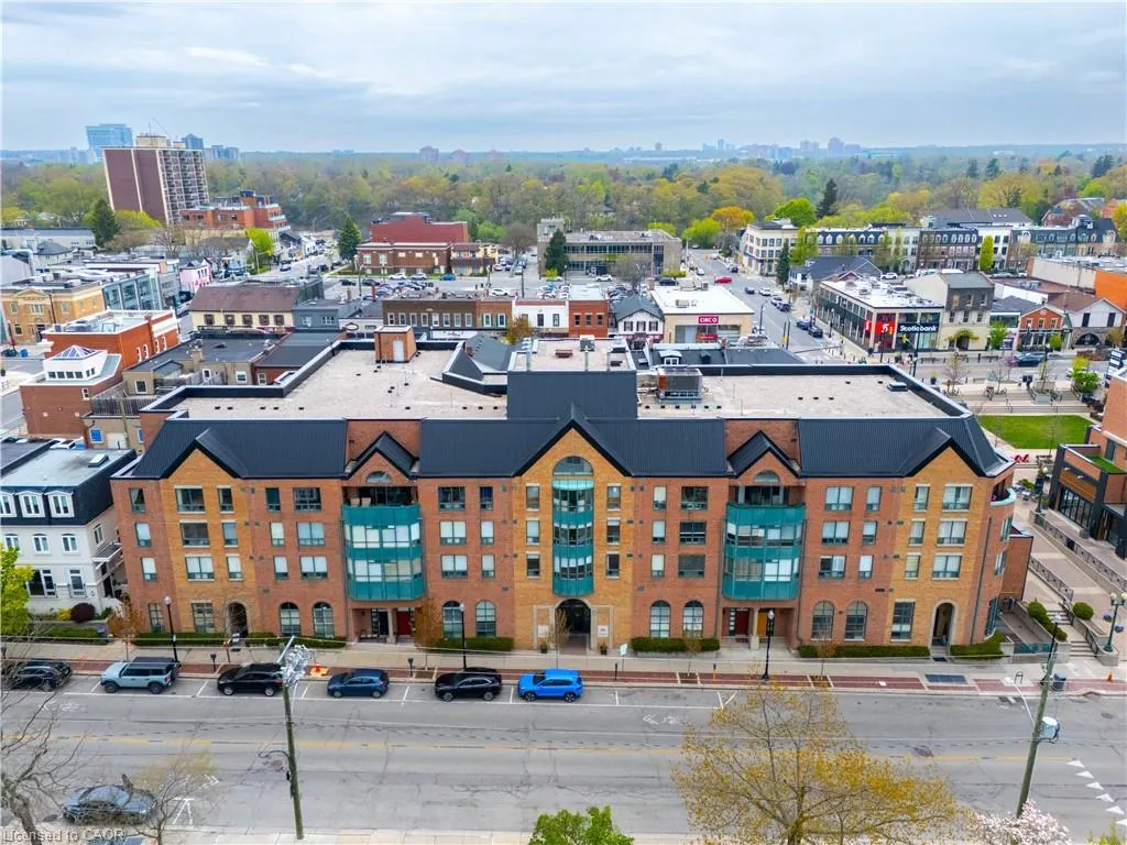 185 Robinson Street, #404