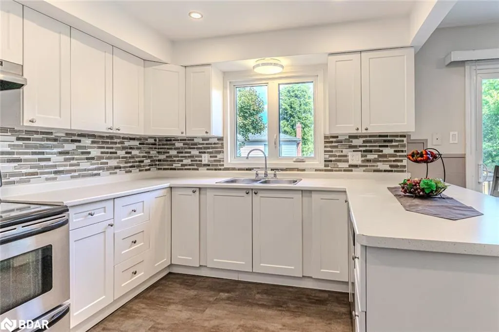 16 Autumn Lane, #Upper