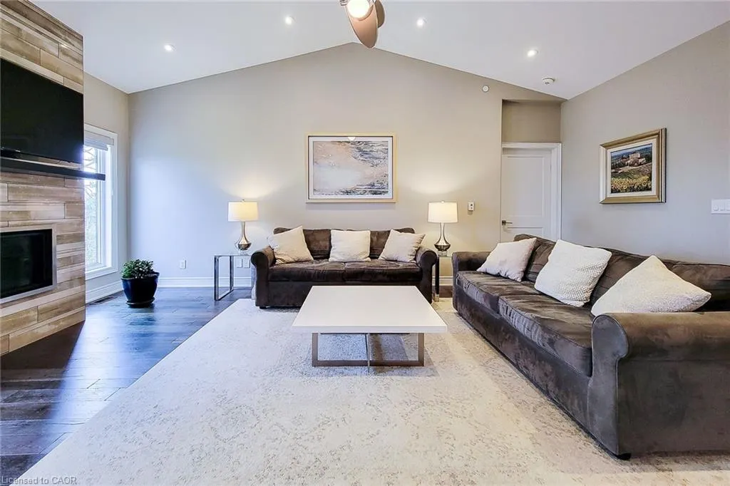 32 Ridgeview Crescent, #14